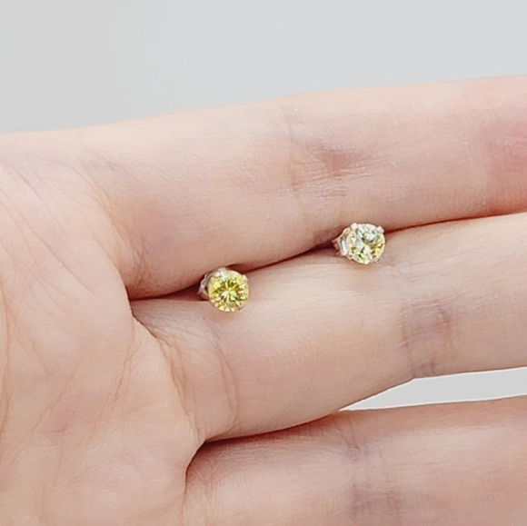 New Yellow Round Cut CZ Earrings - Picture 1 of 6